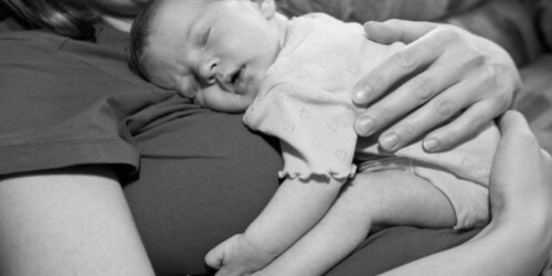 ¿Es bueno mecer a los bebés?