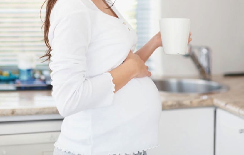 Los riesgos de tomar café en el embarazo