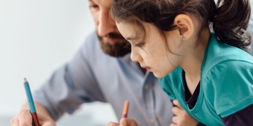 Así puedes ayudarle a un niño a estudiar