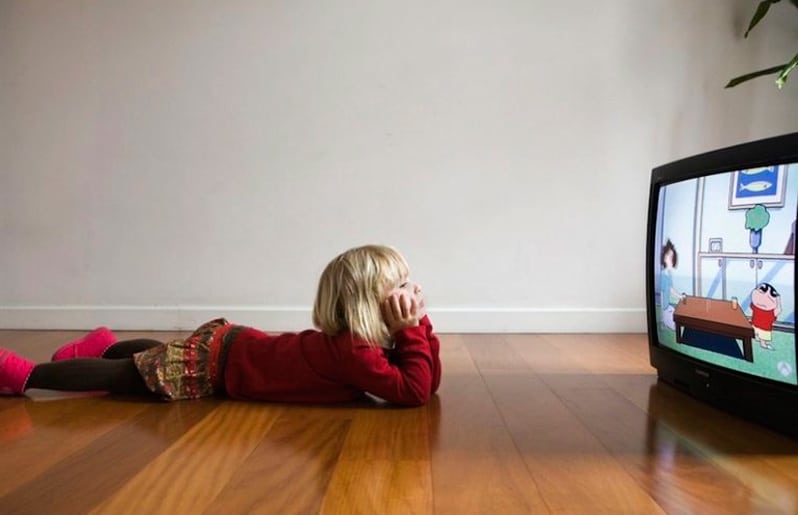 Las consecuencias de que un niño vea televisión