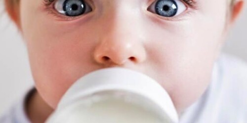 ¿Puede tomar agua un bebé?