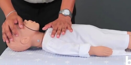 Reanimación cardiopulmonar (RCP) en niños — bbmundo primeros auxilios