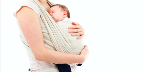 Cargar a tu bebé con rebozo: beneficios y posiciones