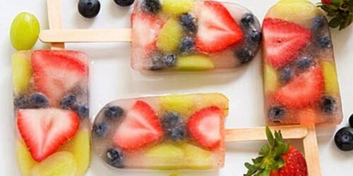 Así puedes hacer paletas de frutas