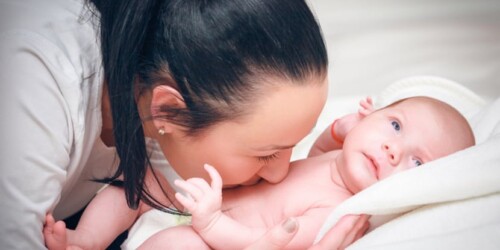 Mamá: eres el primer juguete de tu recién nacido