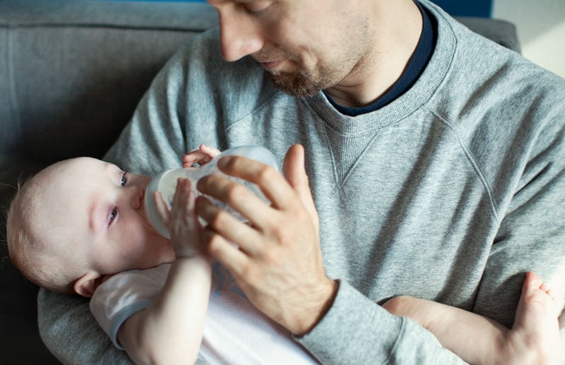 7 tips para que papá participe durante la lactancia
