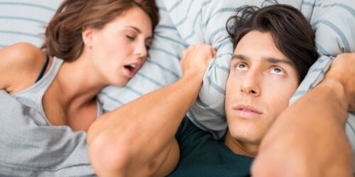 ¿Mujeres necesitan dormir más que los hombres?