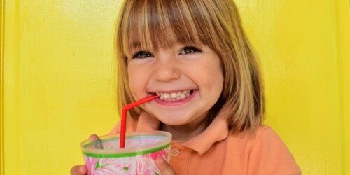 4 tips para que a un niño le guste tomar agua
