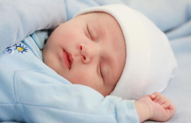¿Los bebés necesitan almohadas para dormir?