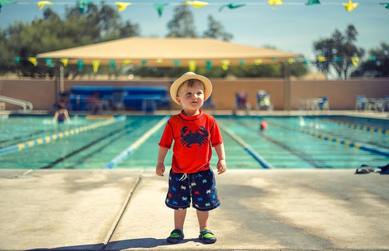Cómo mantener seguro a tu hijo cuando va a nadar