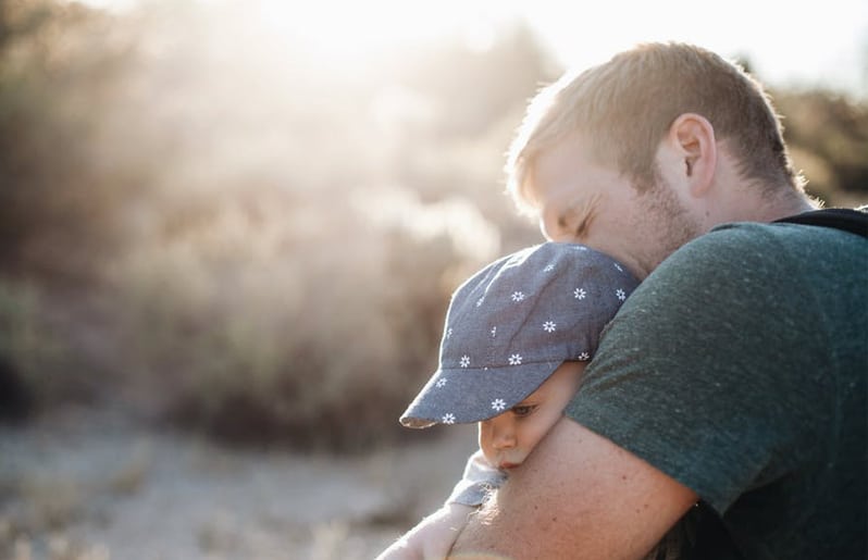 Efectos de la oxitocina en hombres cuando son papás