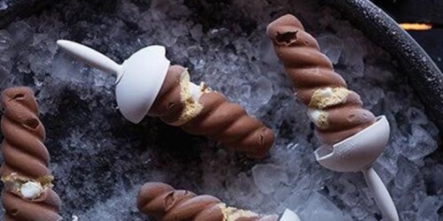 Cómo preparar paletas con bombones y chocolate