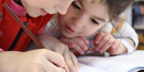 Cómo elegir la mejor escuela de inglés para tus hijos