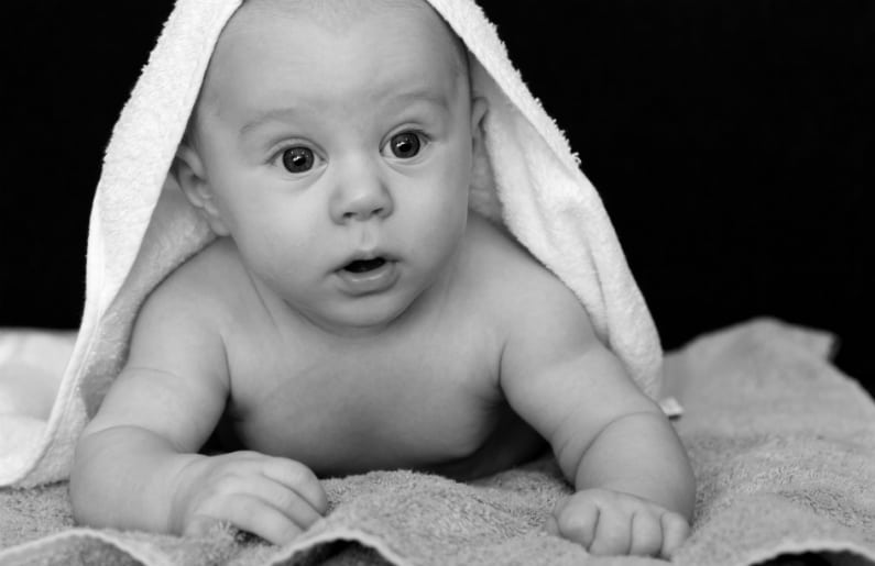 Costra láctea en bebés: qué es, cómo tratar y cuándo aparece