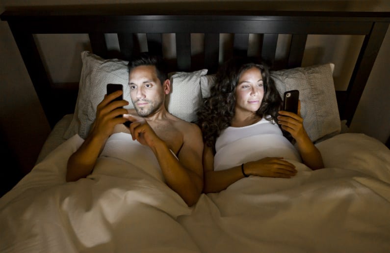 9 formas en las que el celular está matando tu relación