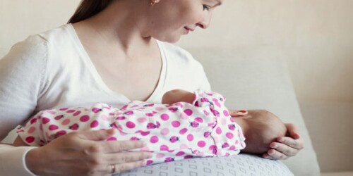 ¿Cómo hacer un cojín de lactancia?