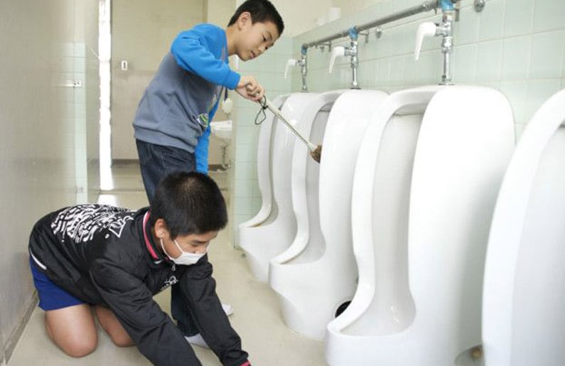 1 de cada 4 niños evita usar los baños de estilo japonés en la escuela