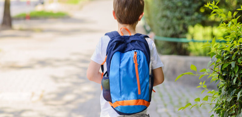 que-dano-le-causa-a-tu-hijo-no-usar-la-mochila-correcta
