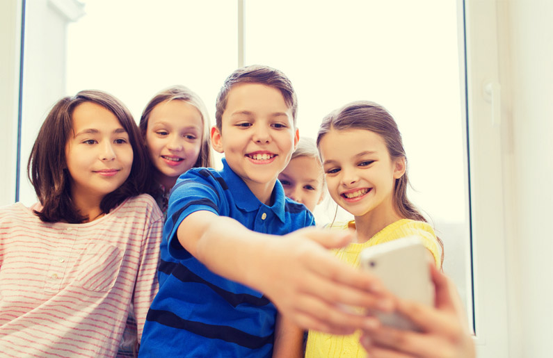 el riesgo de que los niños se tomen selfies