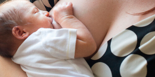 La leche materna hace más inteligente a tu bebé
