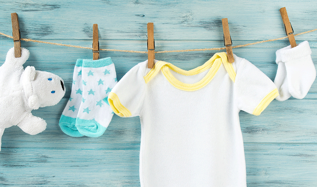 Cómo lavar la ropa de bebé de forma cómoda y segura