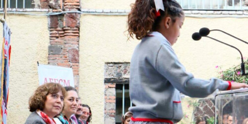 Uniforme escolar neutro solo es para niñas: SEP