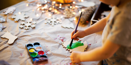 Manualidades navideñas para desarrollar la motricidad fina de tu hijo