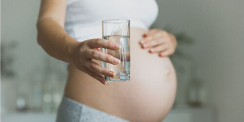 ¿Por qué da mucha sed durante el embarazo?