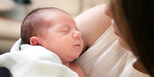 OMS afirma que ante Coronavirus, madres y bebés deben permanecer juntos