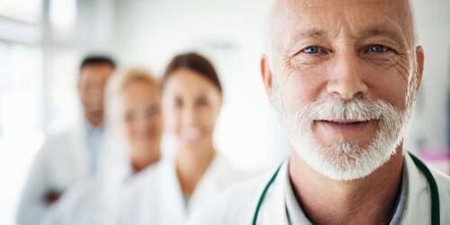 En México convocan a médicos de más de 60 años como apoyo durante contingencia