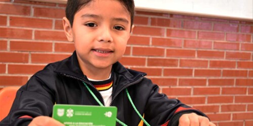 Se otorgan becas extras de $500 para niños en CDMX