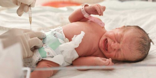 ¿Tengo que llevar a mi hijo a vacunar, en cuarentena?