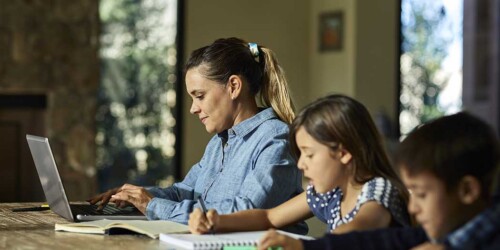 ¿Cómo ser mamá y trabajar al mismo tiempo?