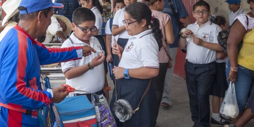¿Prohibirán venta de comida chatarra a niños en CDMX?