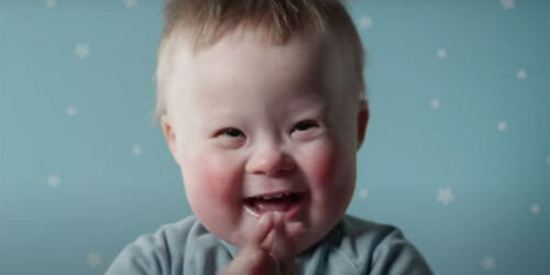 Por primera vez dos bebés con Síndrome de Down protagonizan anuncio de toallitas