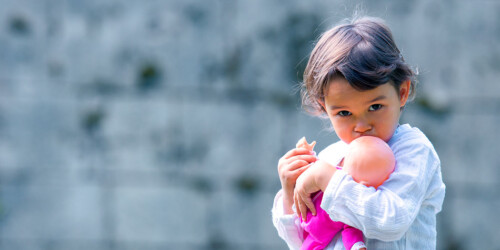 Estas son las razones por las que los niños deben jugar con muñecas