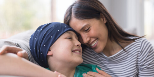 Papás de niños con cáncer podrán tramitar la licencia por cuidados en esta app del IMSS