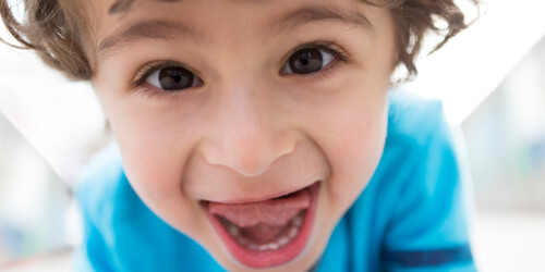 ¿Cómo saber si tu hijo tiene problemas con el frenillo?