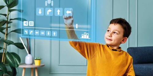 ¿Debo dejar que mi hijo siga estudiando online?