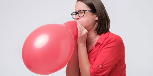 La SEP recomienda a docentes que inflen y compartan globos como actividad de reintegración