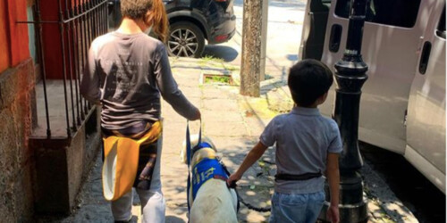 Hijo de famosa conductora es discriminado en este restaurante por tener autismo
