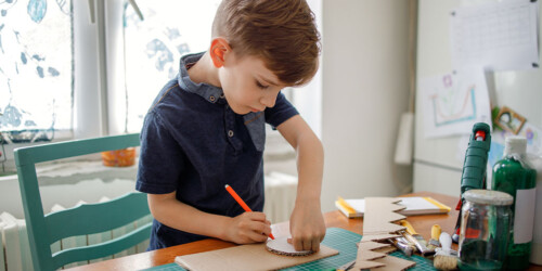 ¿Por qué debes dejar a tu hijo solo de vez en cuando?