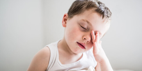 ¿Por qué mi hijo tiene ojeras?