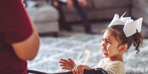 3 razones por las que no debes ignorar a tu hijo cuando hace un berrinche