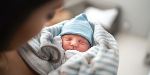 Viral: La lista de reglas de una madre para las visitas a su bebé