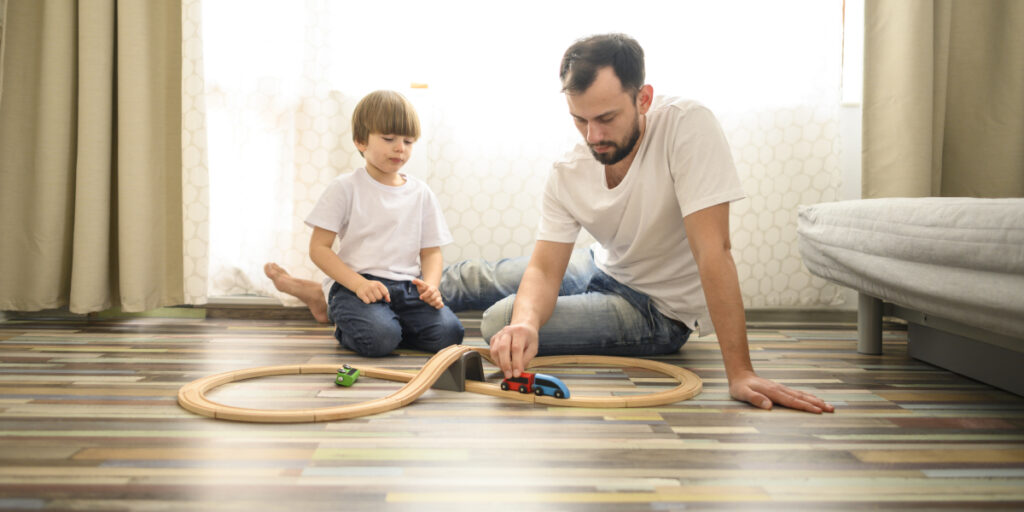 Jugar con papá tiene beneficios para el desarrollo infantil