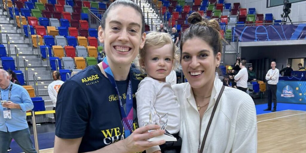 Familia Homoparental: Breanna Stewart y Marta en París 2024