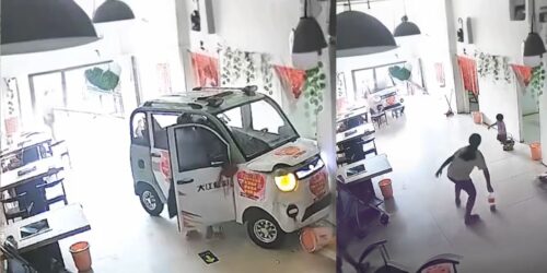 Niña salva a su hermanita de ser atropellada: esto pasó en China
