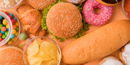 Estos son los alimentos ultraprocesados que peor le caen a tu hijo