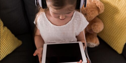 ¿El uso de pantallas afecta la conducta de los niños?